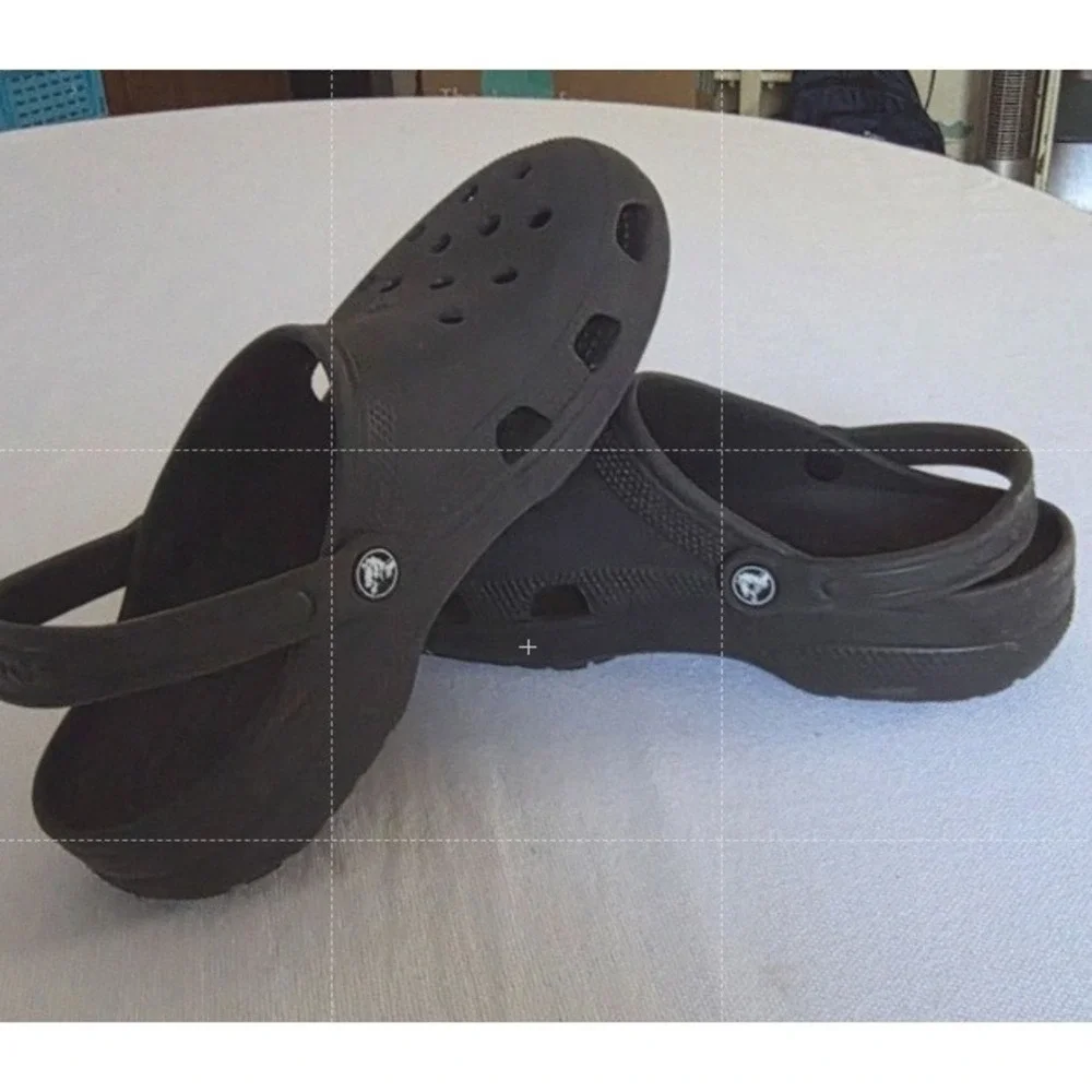 Crocs Crocs Unisex Classic Clog Style Black Slip-On Shoes Men's 10 Women's 12